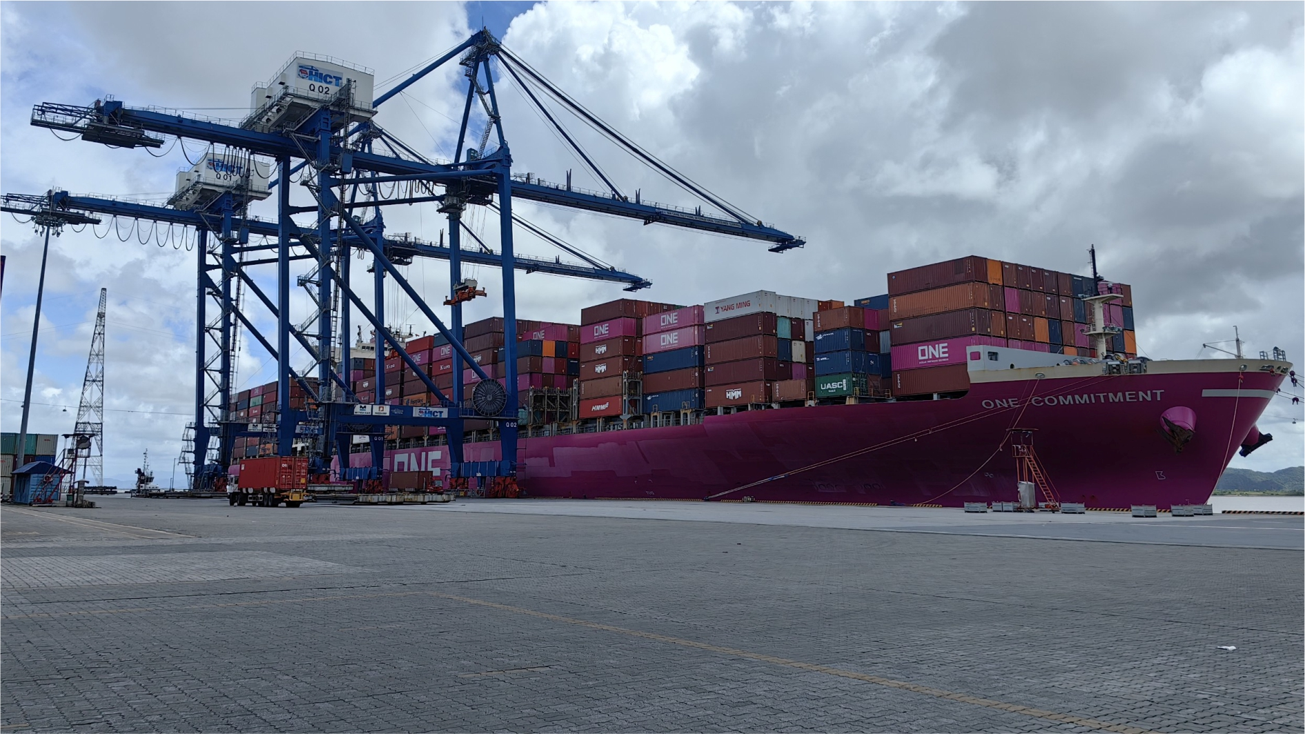 Lặn cắt lưới chân vịt cho tàu